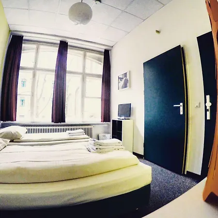 103 Hotel 2*