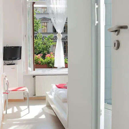 Gastehaus City Stop Guest house 3*