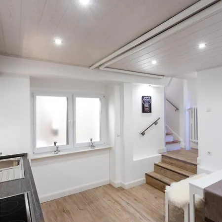 Apartment The Duesseldorfer, 1 Bedroom 1 Living Up To 4 People