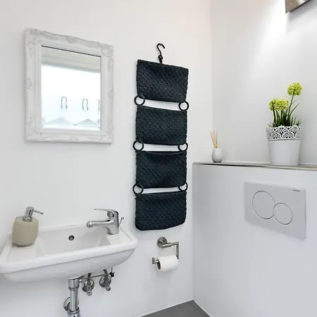 The Duesseldorfer, 1 Bedroom 1 Living Up To 4 People Apartment Berlin