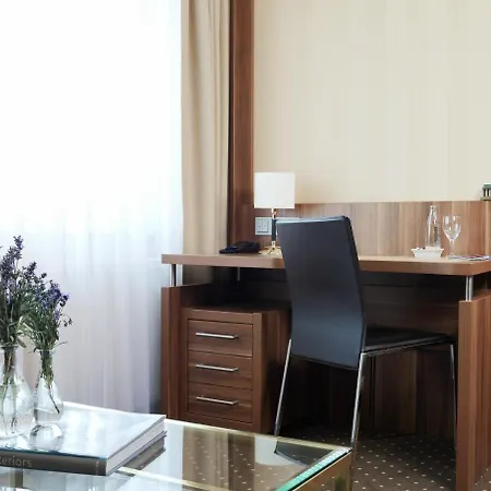 Living Mitte 4*