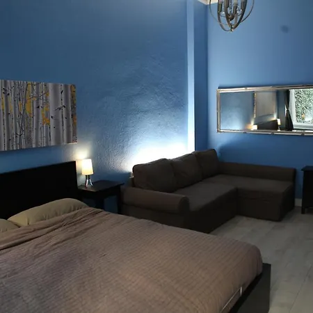 Blue Studio Apartment *