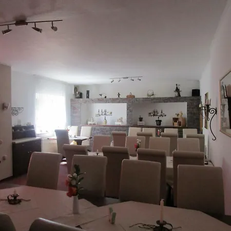 Hotel Kryom's 108 3*