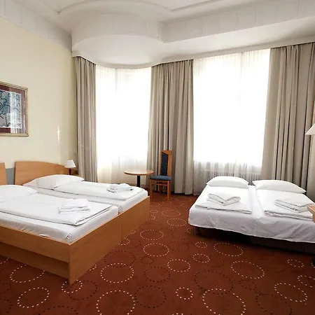 Selina West Hotel