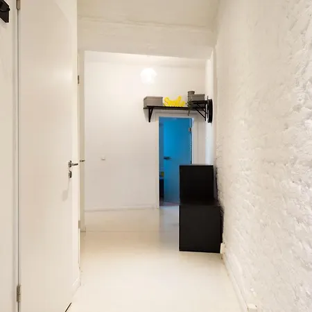 Neukolln Industrial Style 2 Bathrms 3 Bedrms +a/c Apartment *