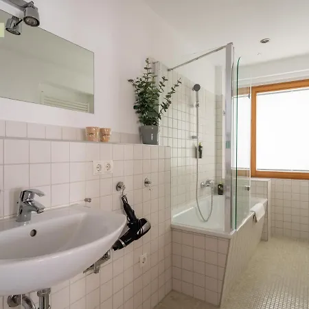 Schoenhouse Avenue - Digital Access * Berlin