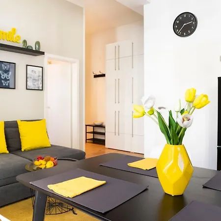 Modern 4 Bedroom In - Charlottenburg Apartment *