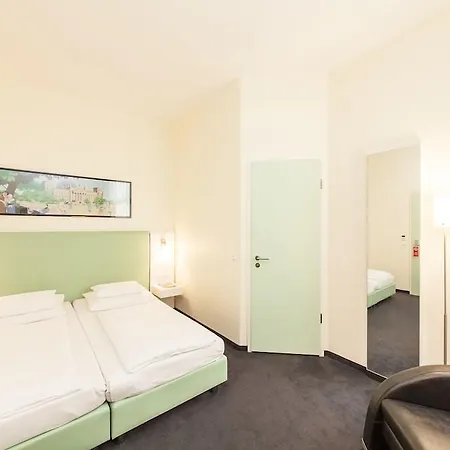 Garner - Checkpoint Charlie By Ihg