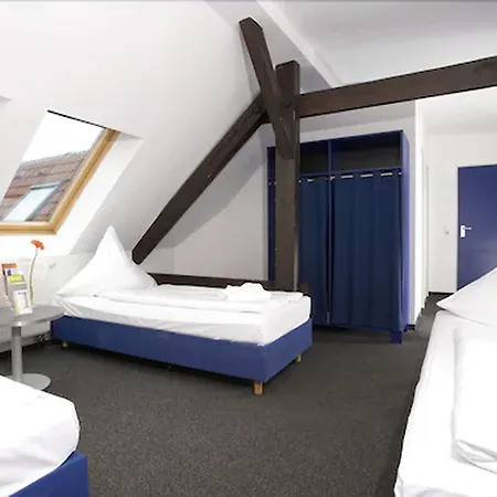 Hotel 103
