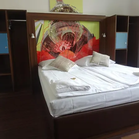 Hotel 103 2*