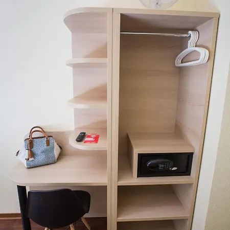 Acama & Kreuzberg Szálloda 2*