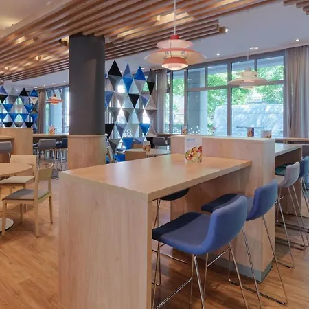Hotel Express Centre By Ihg 3*
