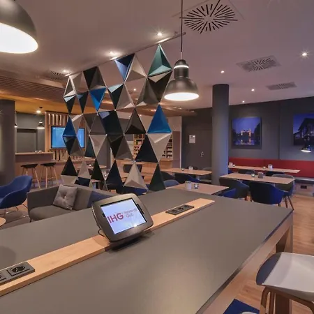 Express Centre By Ihg Hotel 3*