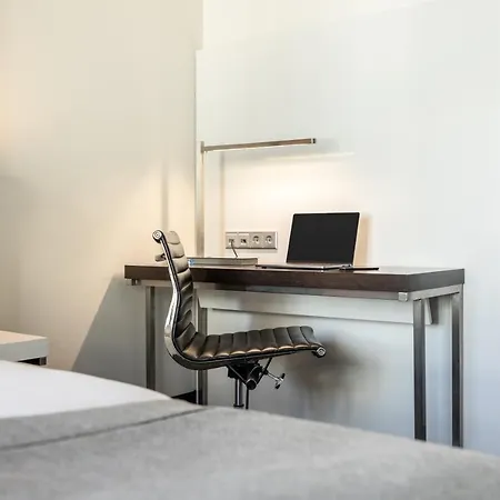 Aparthotel Select The Wall -