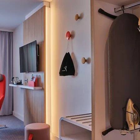 Hotel Express Centre By Ihg 3*