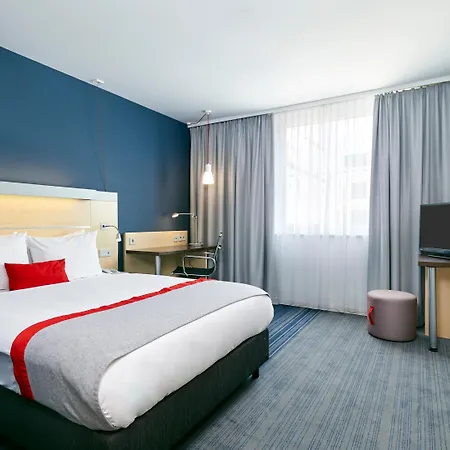 Express Centre By Ihg Hotel 3*