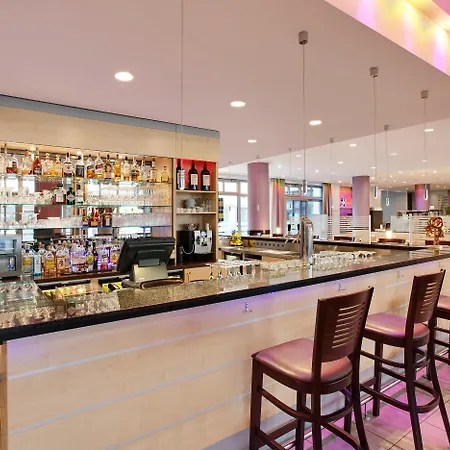Express Centre By Ihg Hotel 3*