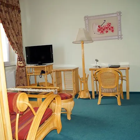 Отель Karlshorst 3*