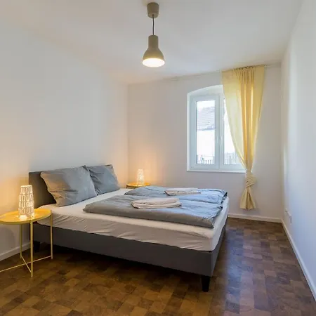 Nena Hermannplatz