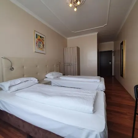 R&b Hotel *