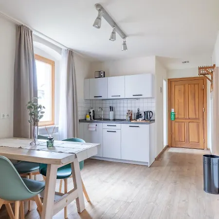 Schoenhouse Avenue - Digital Access Apartment