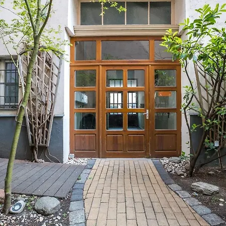 Schoenhouse Avenue - Digital Access * Berlin
