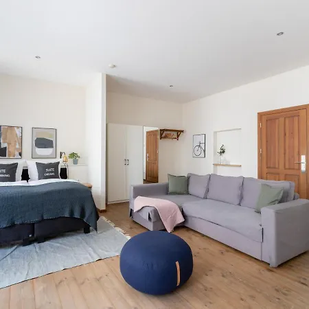 Schoenhouse Avenue - Digital Access Apartment