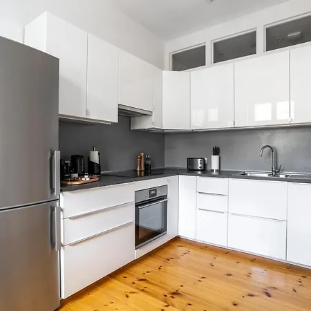 Schoenhouse Avenue - Digital Access *