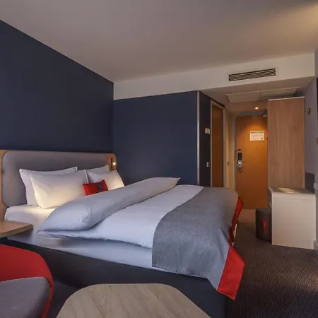 Hotel Express Centre By Ihg 3*