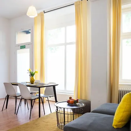 Modern 4 Bedroom In - Charlottenburg Apartment *