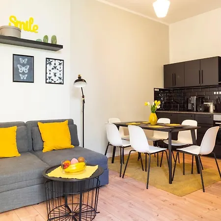 Modern 4 Bedroom In - Charlottenburg Apartment