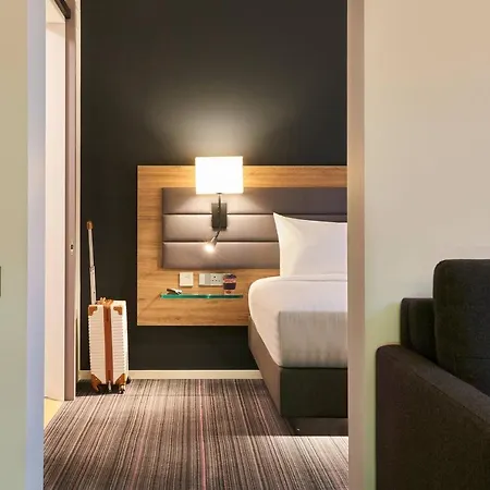 Moxy Ostbahnhof 4*
