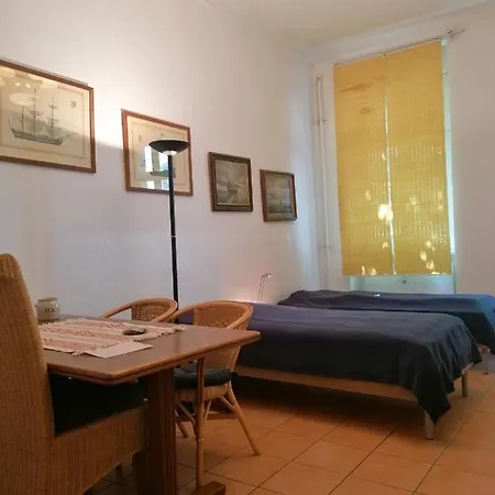 Apartment Esmarchstr. 20 *