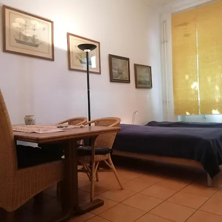Apartment Esmarchstr. 20