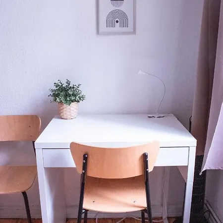Accommodatie bij particulieren Artsy In Shared Flat - 5 Minutes From Schoenhauser Allee *