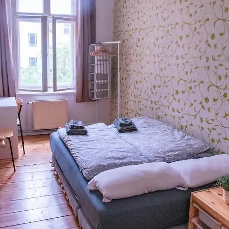 Artsy In Shared Flat - 5 Minutes From Schoenhauser Allee Accommodatie bij particulieren Berlijn