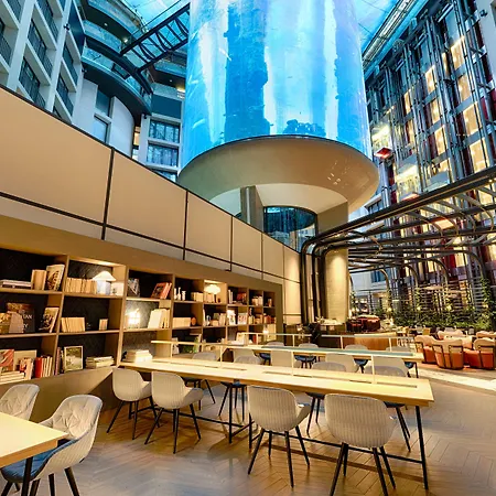 Radisson Collection Hotel, Отель Берлин