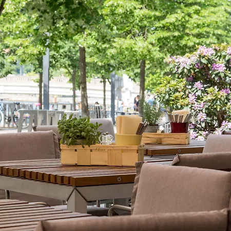 Radisson Collection Hotel, Отель Берлин