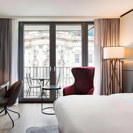 Radisson Collection Hotel, Отель