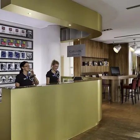 מלון Park Plaza