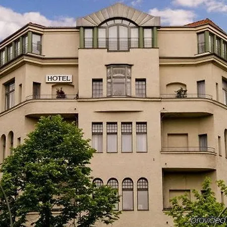 Selina West Berlin