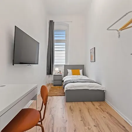 Neues Zentrales Apartment,10 Betten,vollmoebliert, Wifi *
