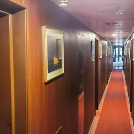Отель Shipotel-berlin Gmbh, Shipotel Eastern & Shipotel Western 2*