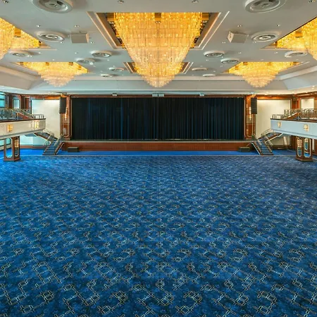 Hotel District 5*