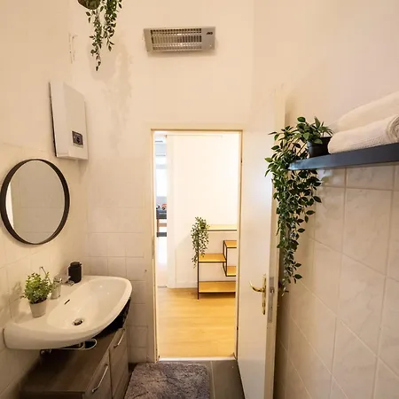 Massagesessel, King-sized Bed, Billardtisch, 2 Couches 아파트 *