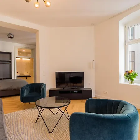 Kraus7 Ron Apartment