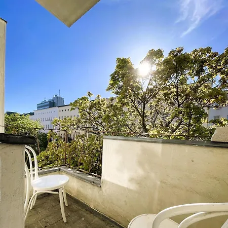 City Apartment Berlin * ברלין