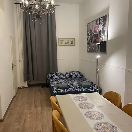 Art Nouveau Ap In Berlins Center 아파트