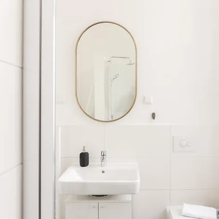 Exklusive Luxus-unterkunft In Mitte: 2 Apartments, 130m², Designer-moebel, Co2 Neutrale Reinigung Apartment *