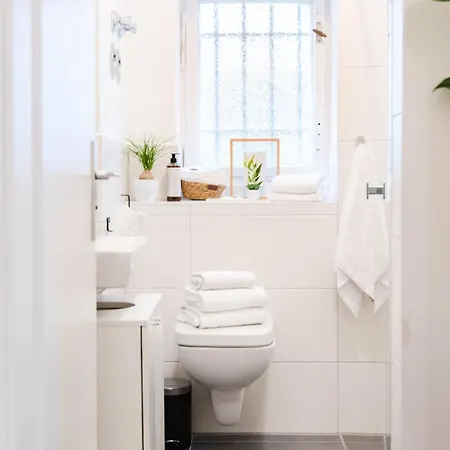 Exklusive Luxus-unterkunft In Mitte: 2 Apartments, 130m², Designer-moebel, Co2 Neutrale Reinigung Apartment